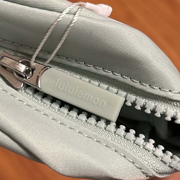 NWT Lululemon Athletica City Essentials Pouch
Mini ✨ASIA EXCLUSIVE ✨ - Picture 11 of 11